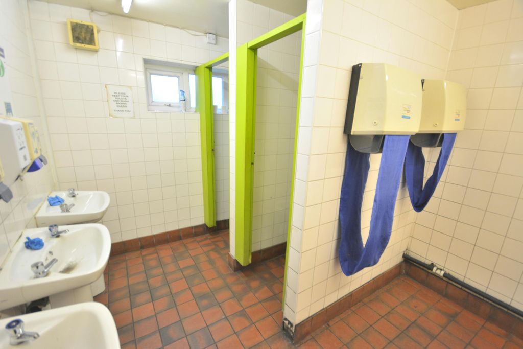 Property photo 3 of 26 Warehouse W.C.