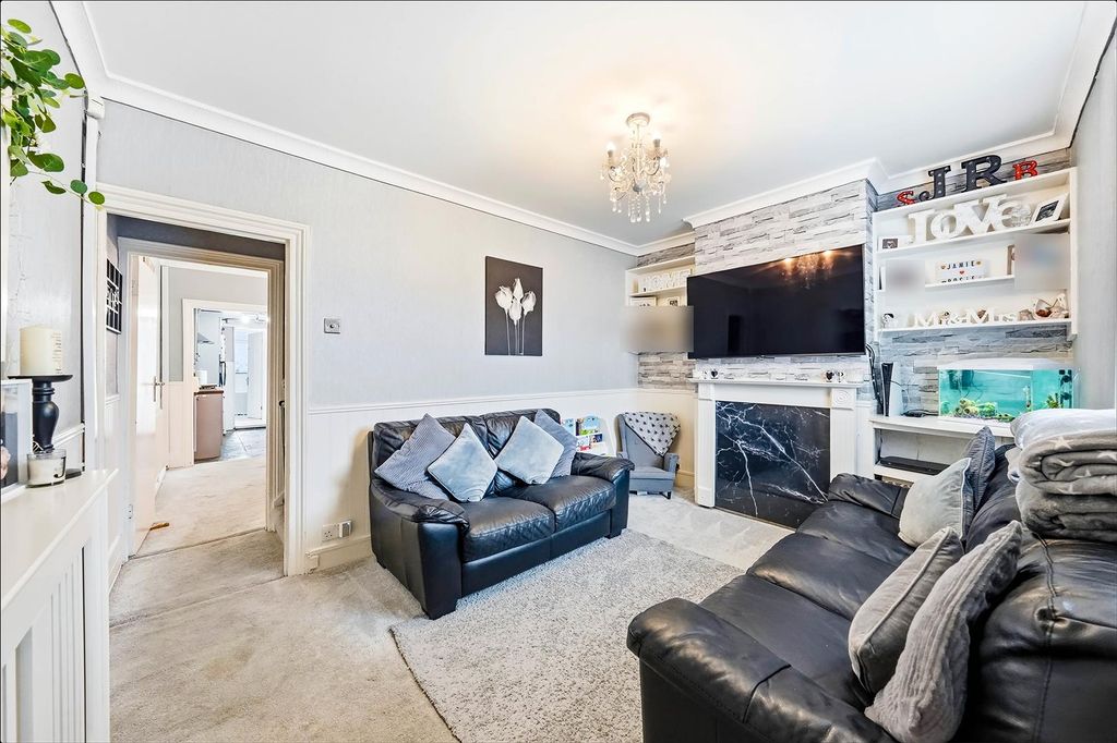 Property photo 2 of 22 Photos-2.Jpg