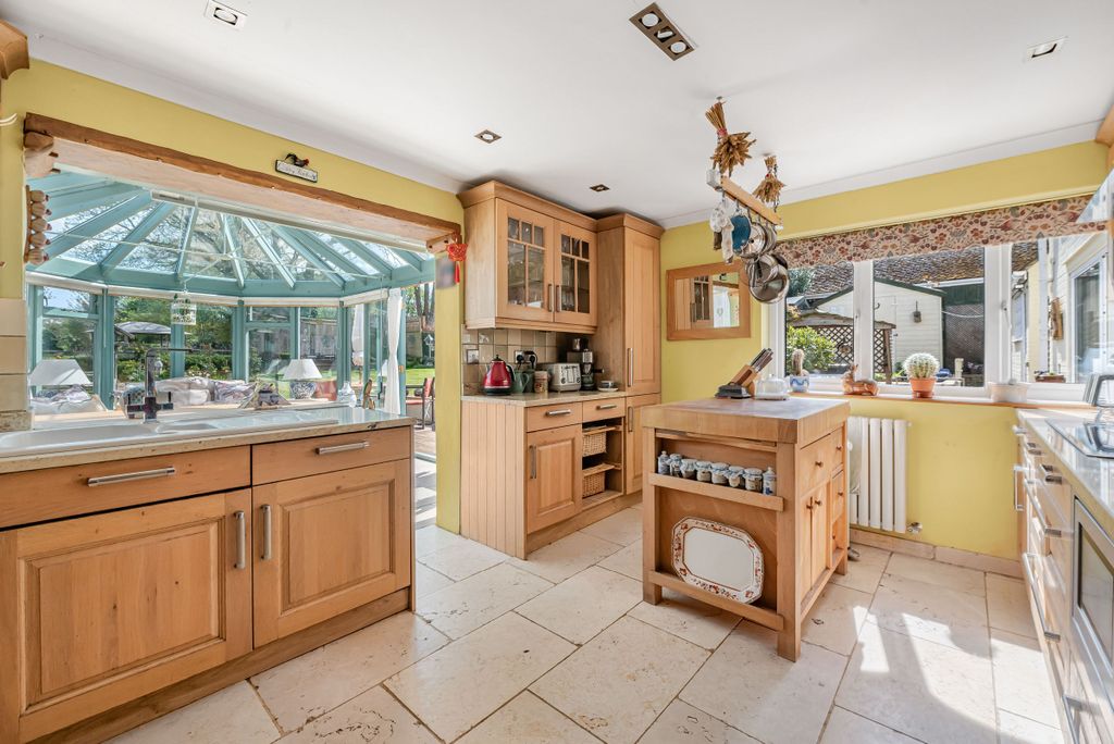Property photo 2 of 37