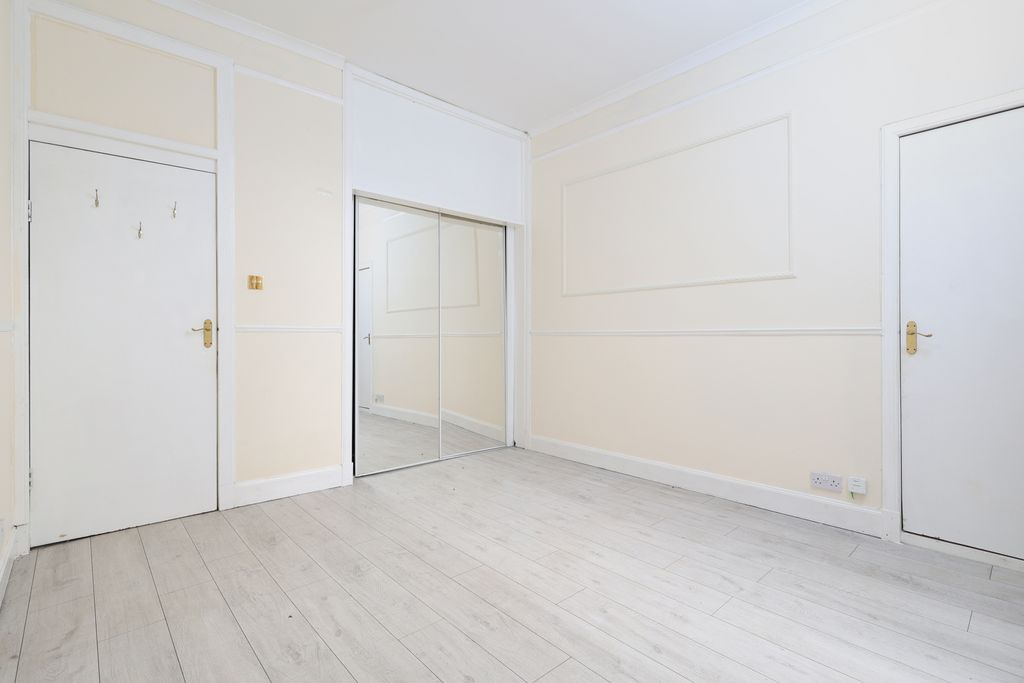 Property photo 3 of 9 Gallery