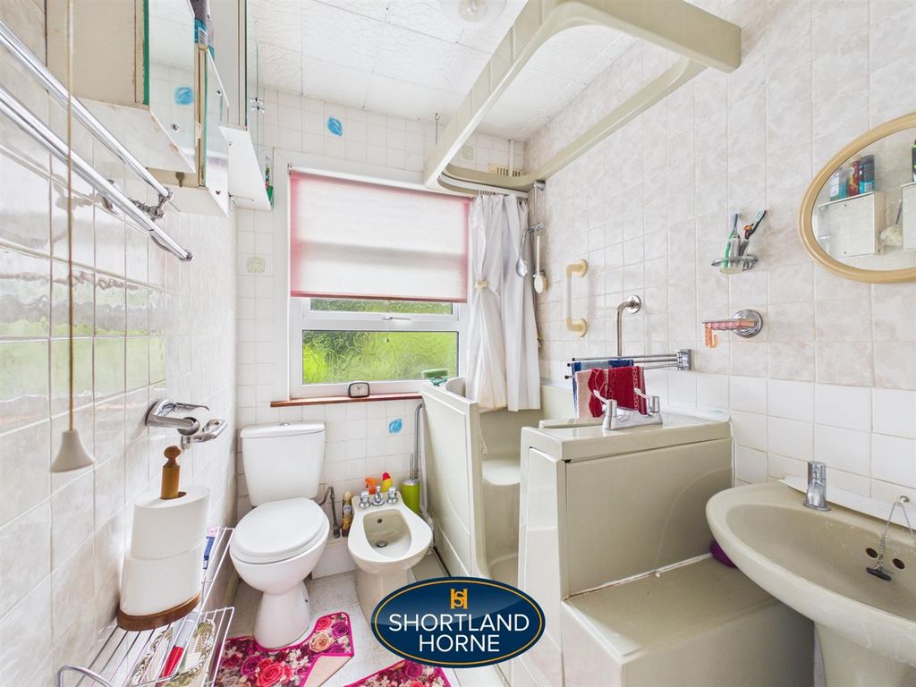 Property photo 3 of 11 Bathroom