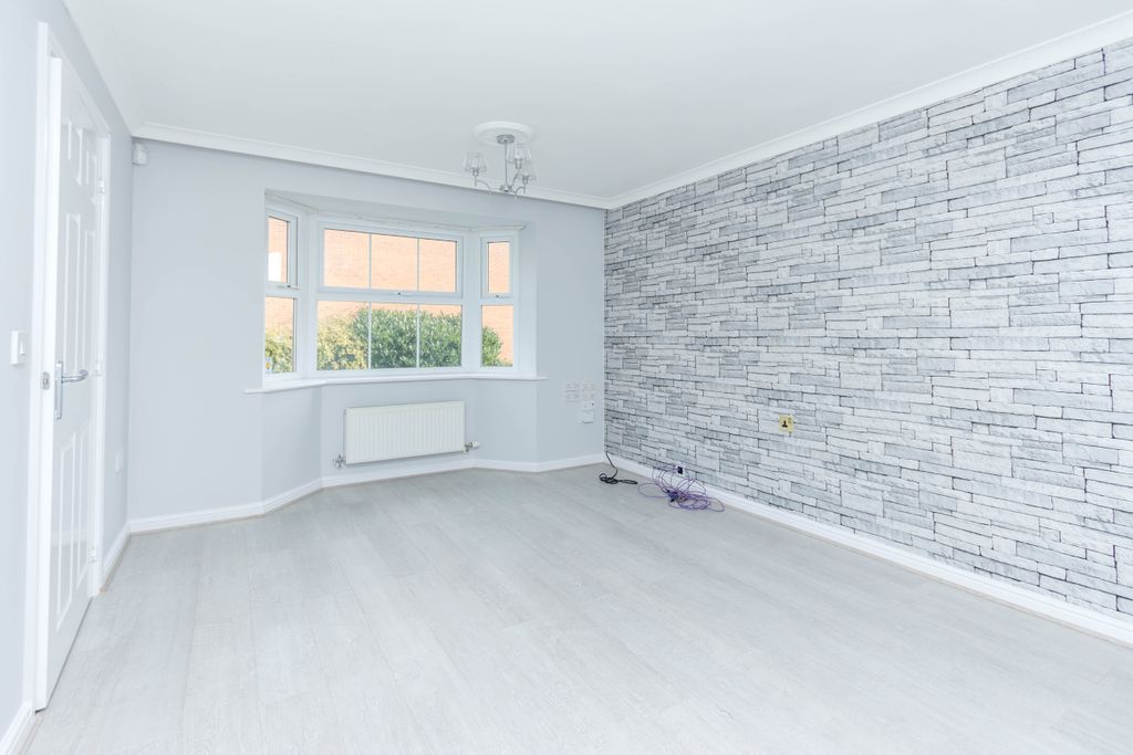 Property photo 3 of 14 Lounge