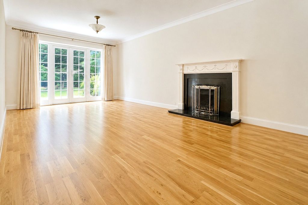 Property photo 2 of 17 Picture No. 27