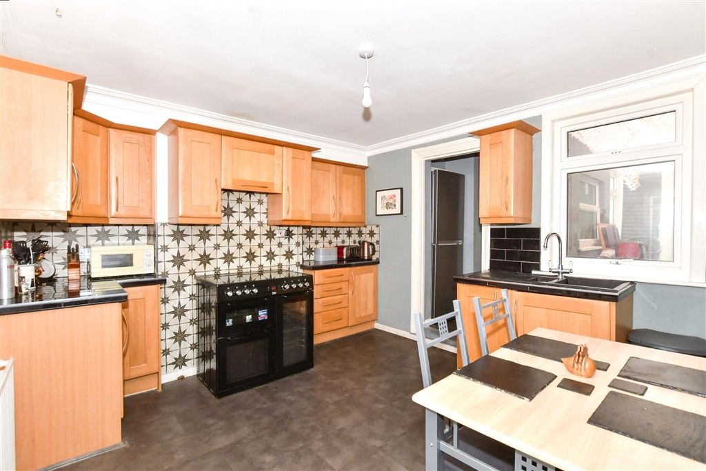 Property photo 2 of 8 Kitchen