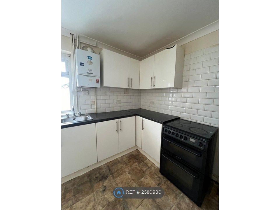 Property photo 3 of 8 Kitchen