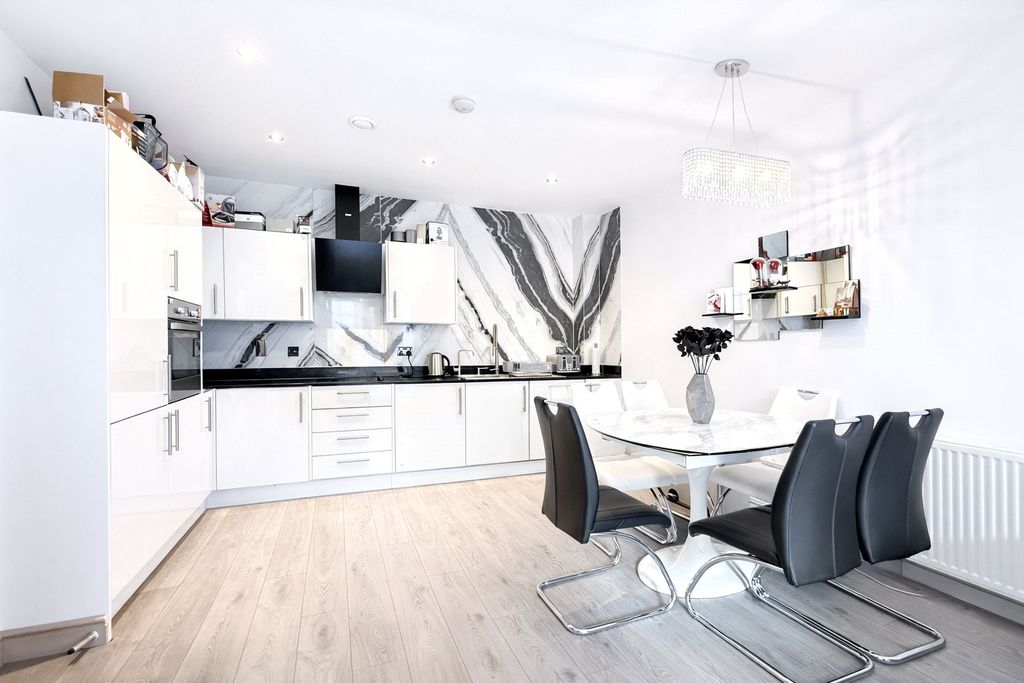 Property photo 3 of 19 Picture 3