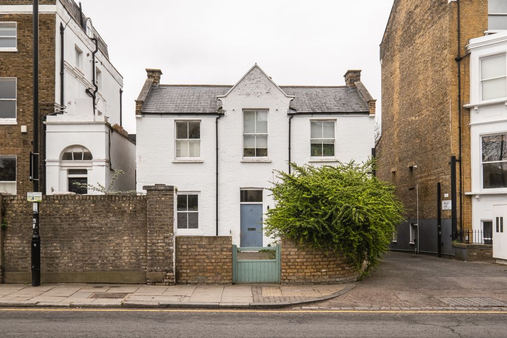 Property photo 1 of 17