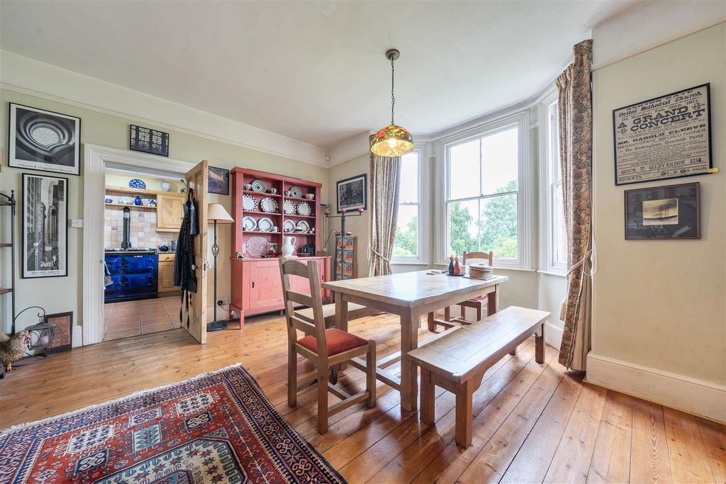 Property photo 2 of 19 2