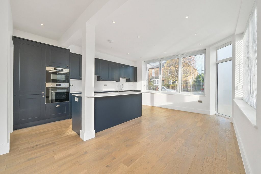 Property photo 3 of 19 Kitchen/Dining Room