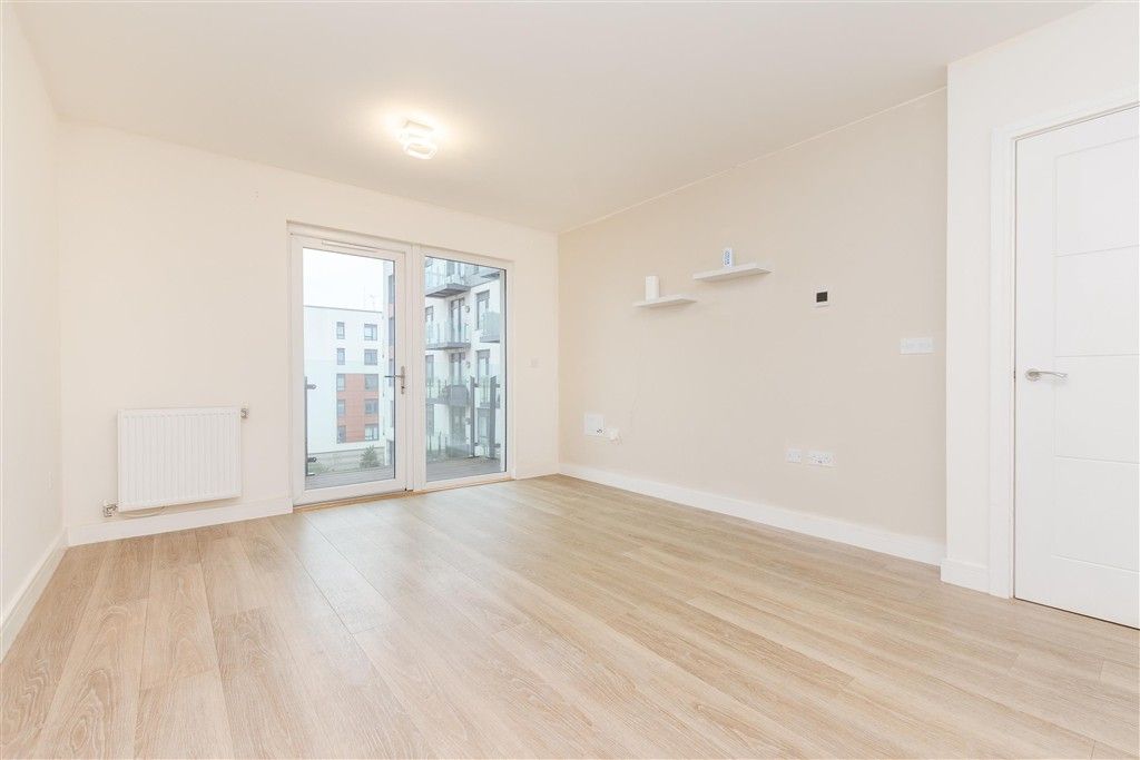 Property photo 3 of 8 Kitchen/Lounge