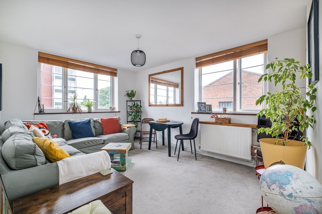 Property photo 1 of 18 10-Embassy-Court-012