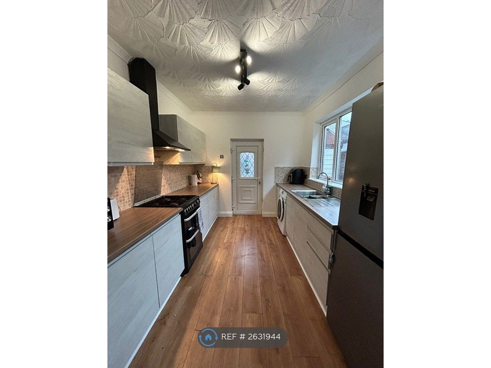 Property photo 2 of 13 Kitchen