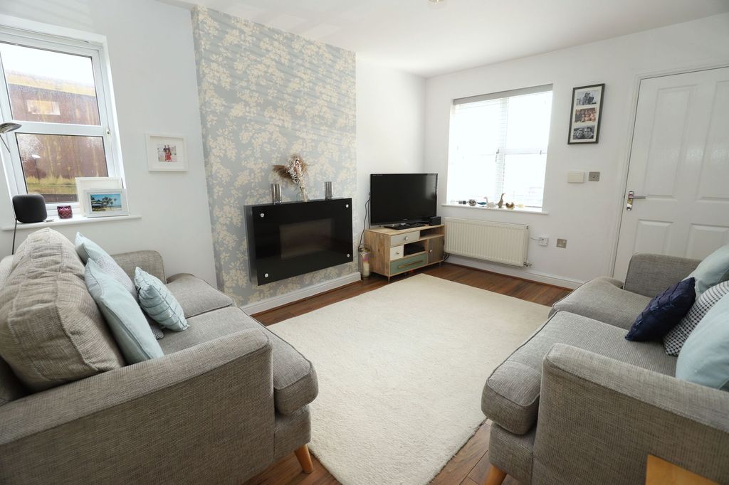 Property photo 2 of 27