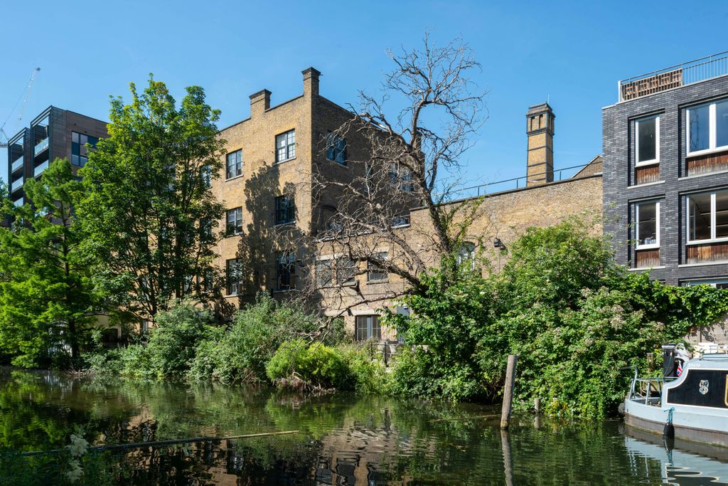 Property photo 2 of 16 External