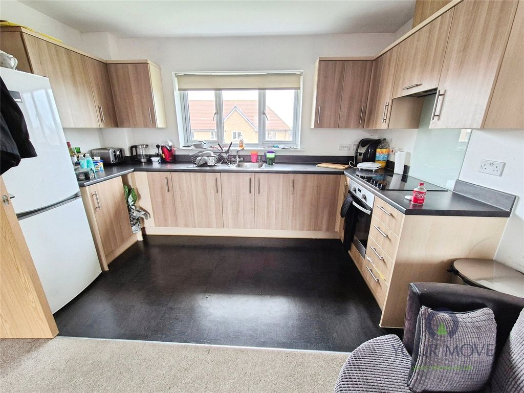 Property photo 3 of 9 Kitchen