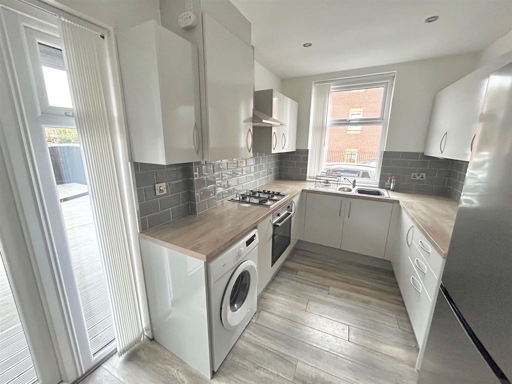 Property photo 3 of 10 Kitchen 1.Jpg