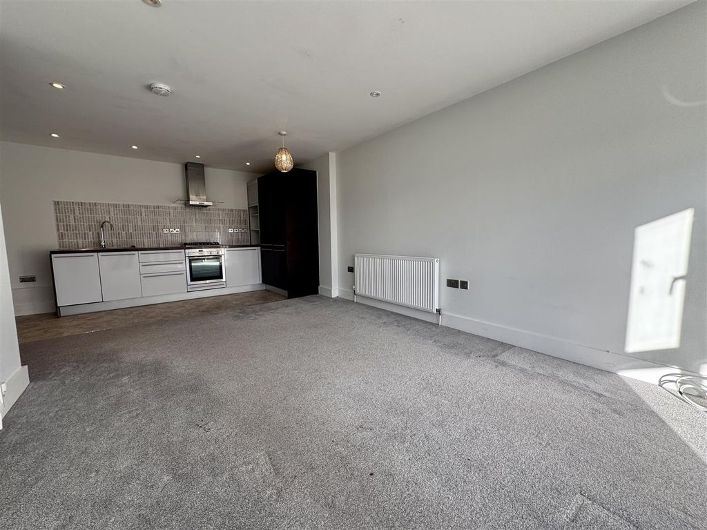 Property photo 3 of 17 Living Room