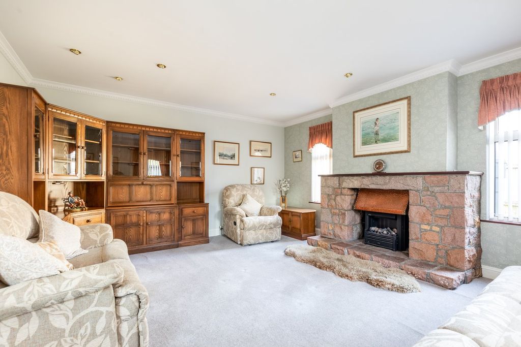 Property photo 3 of 31