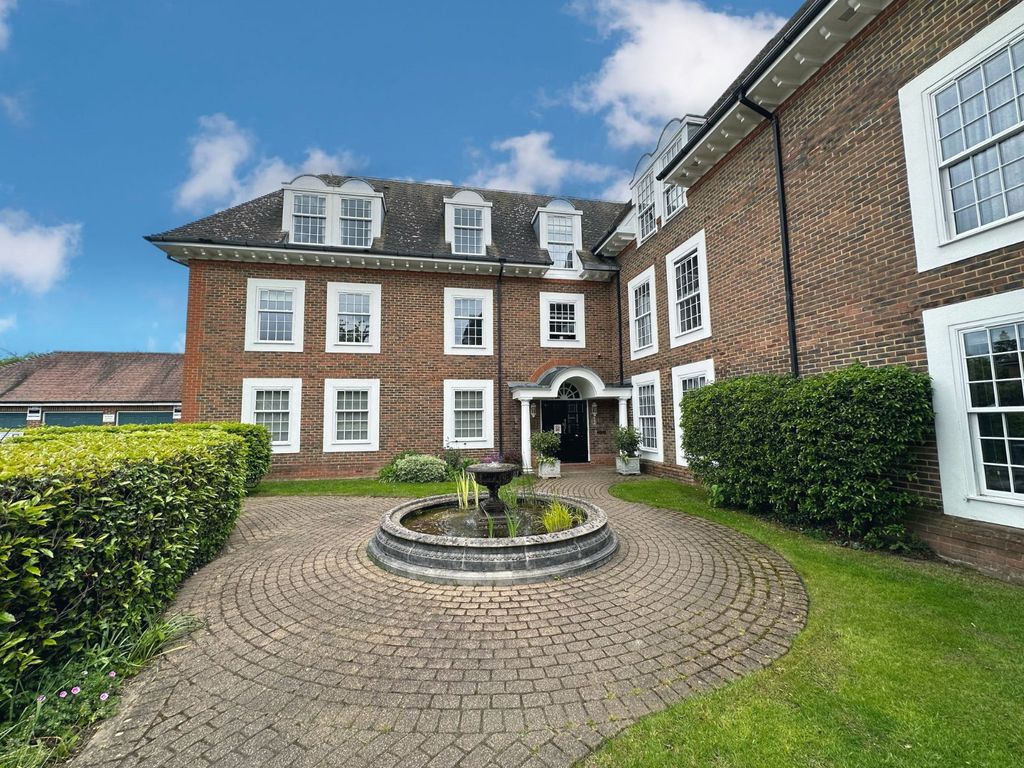 Property photo 1 of 12 Entrance