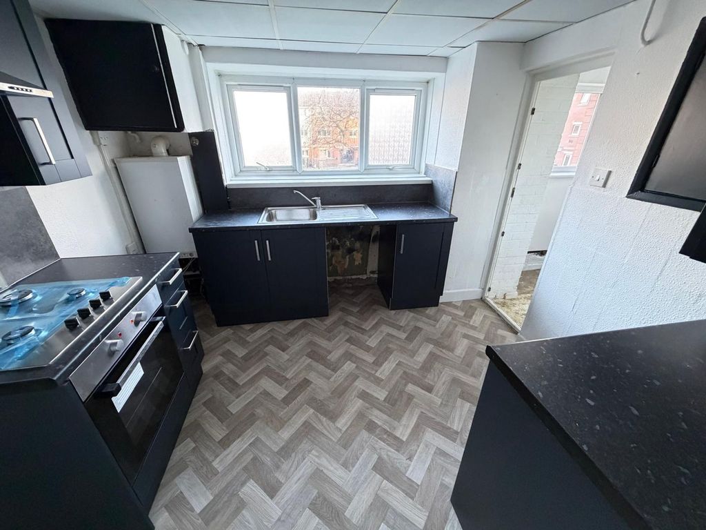 Property photo 3 of 6 Photo 4