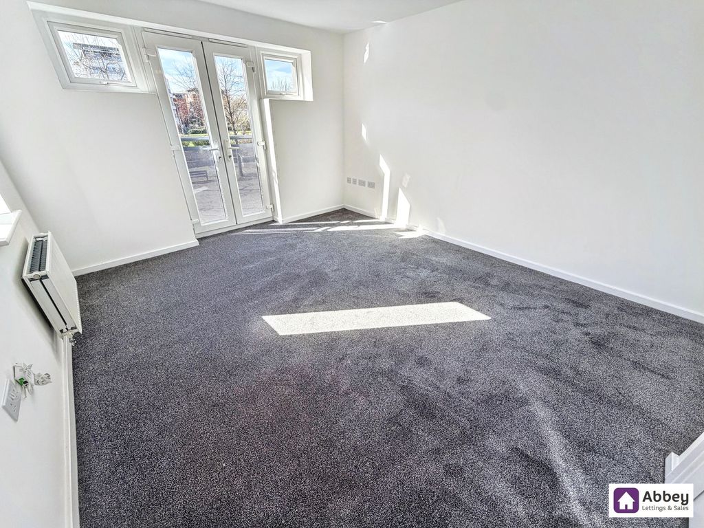 Property photo 3 of 23 Lounge