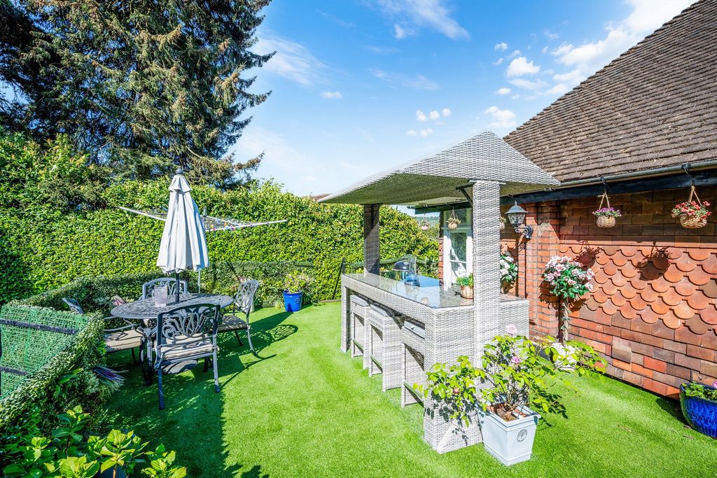 Additional image 15 of 3 bed flat for saleWesterham Road, Oxted RH8