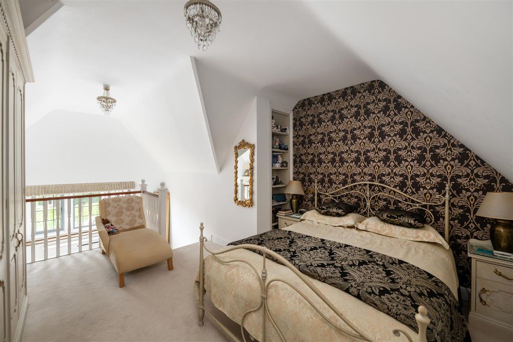 Additional image 18 of 2 bed flat for saleStuart Way, East Grinstead RH19