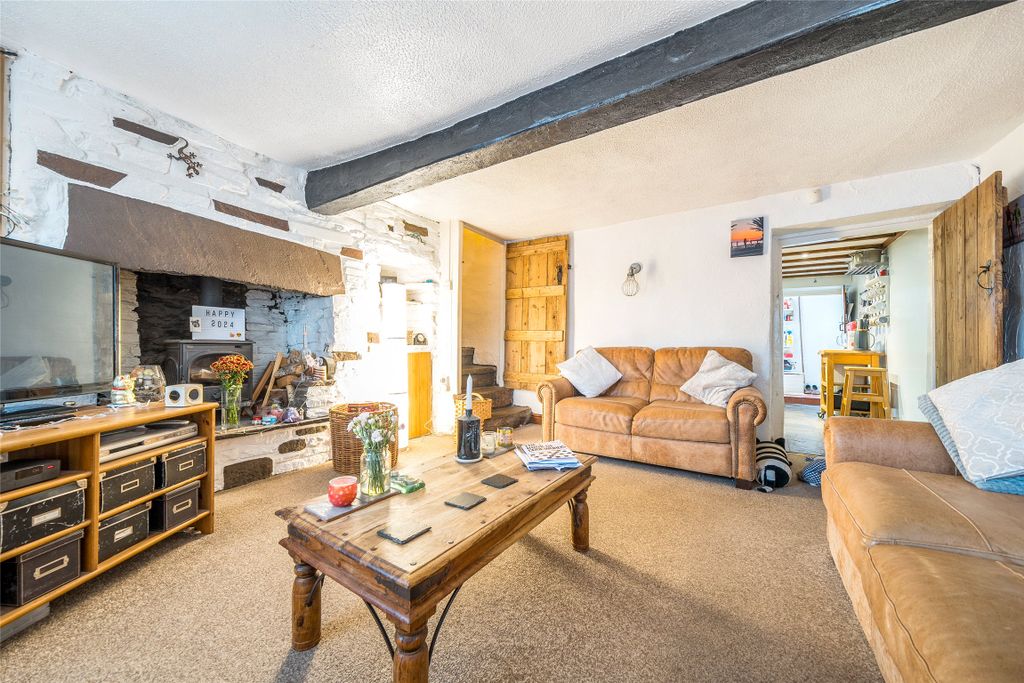 Property photo 2 of 15 Lounge