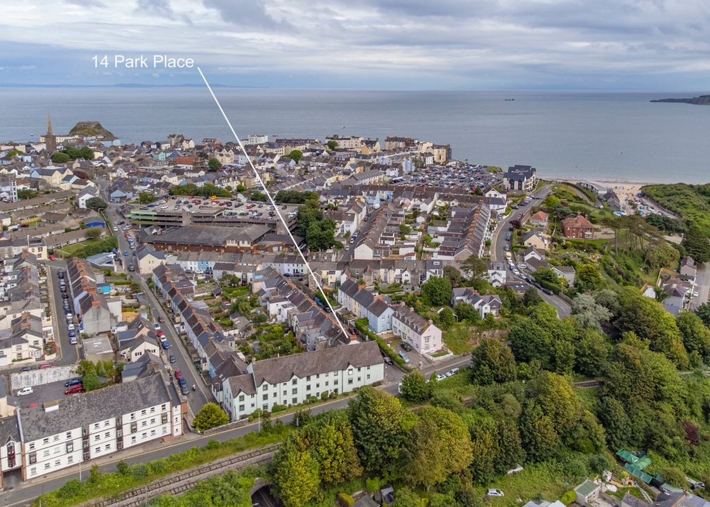 Property photo 2 of 20