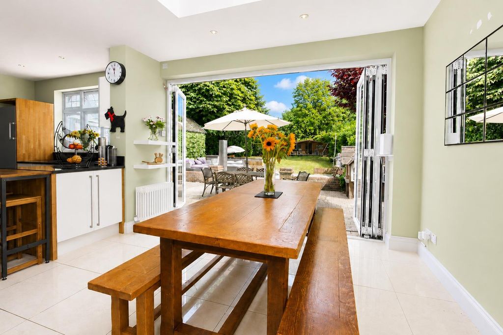 Property photo 2 of 30 Bfast B.Png