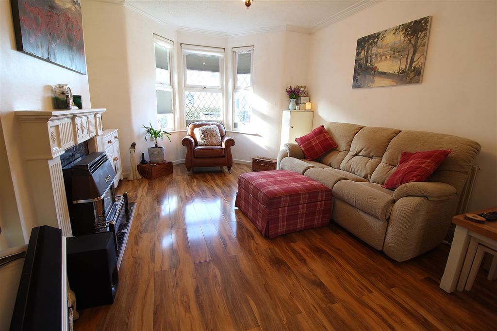 Property photo 2 of 19 Lounge