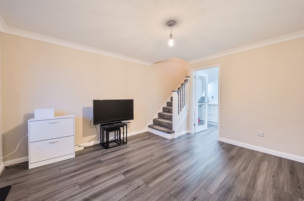 Property photo 3 of 11 1417370-15-6996c1...