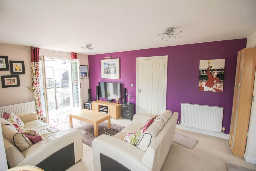 Property photo 3 of 12