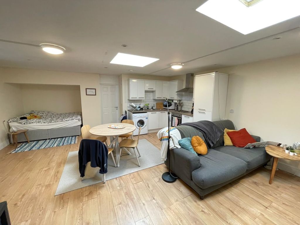 Property photo 3 of 6