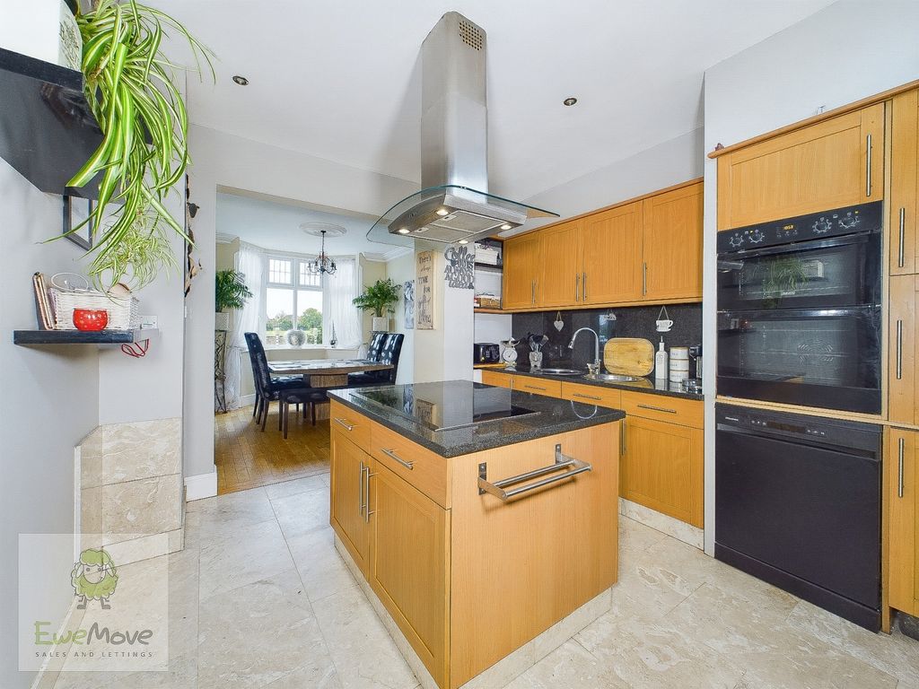 Property photo 2 of 20 Kitchen