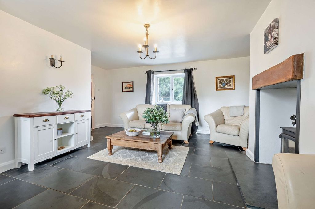 Property photo 3 of 18 Sitting Room