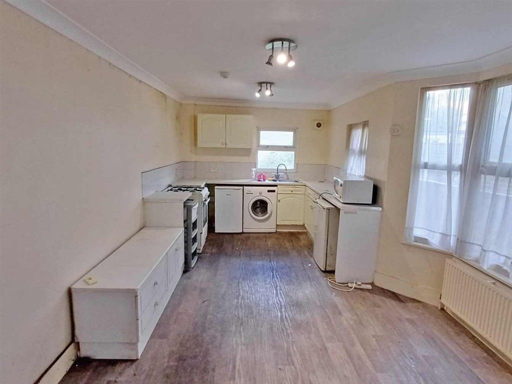 Property photo 3 of 6