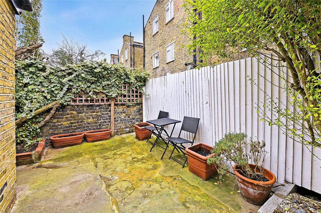 Property photo 2 of 13 Garden