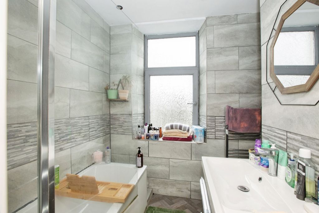 Property photo 3 of 19 Pbox-Img.Jpg