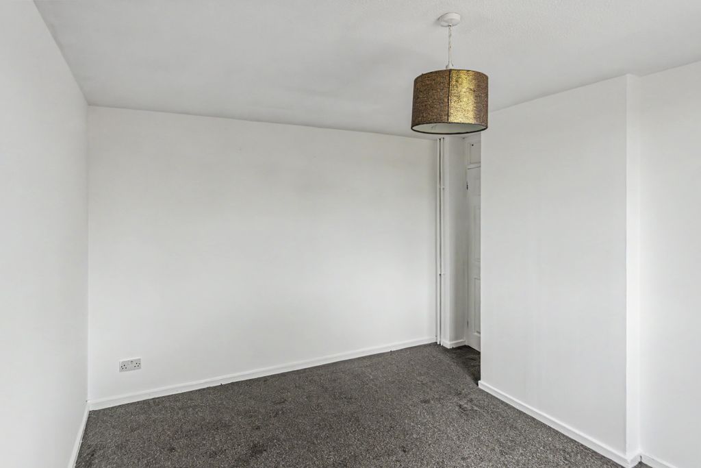 Property photo 2 of 20 14 Nursteed Close, Devizes, Sn10 3EU