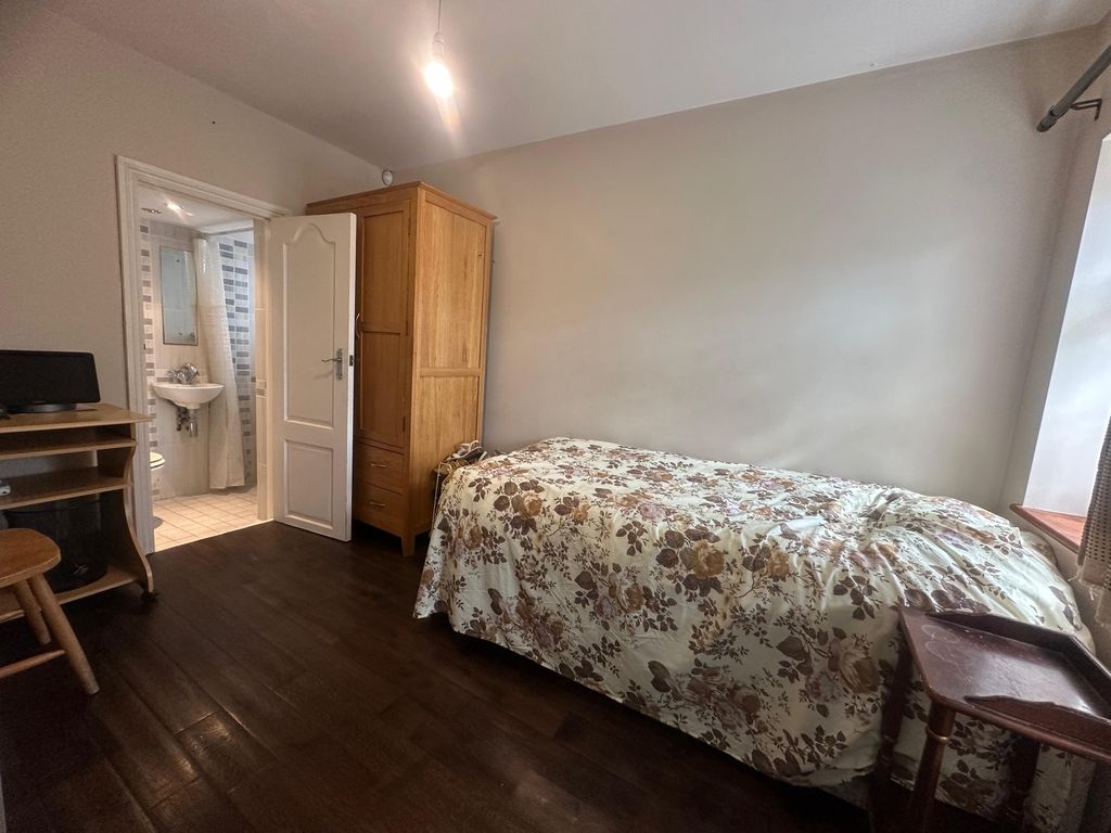 Property photo 1 of 4