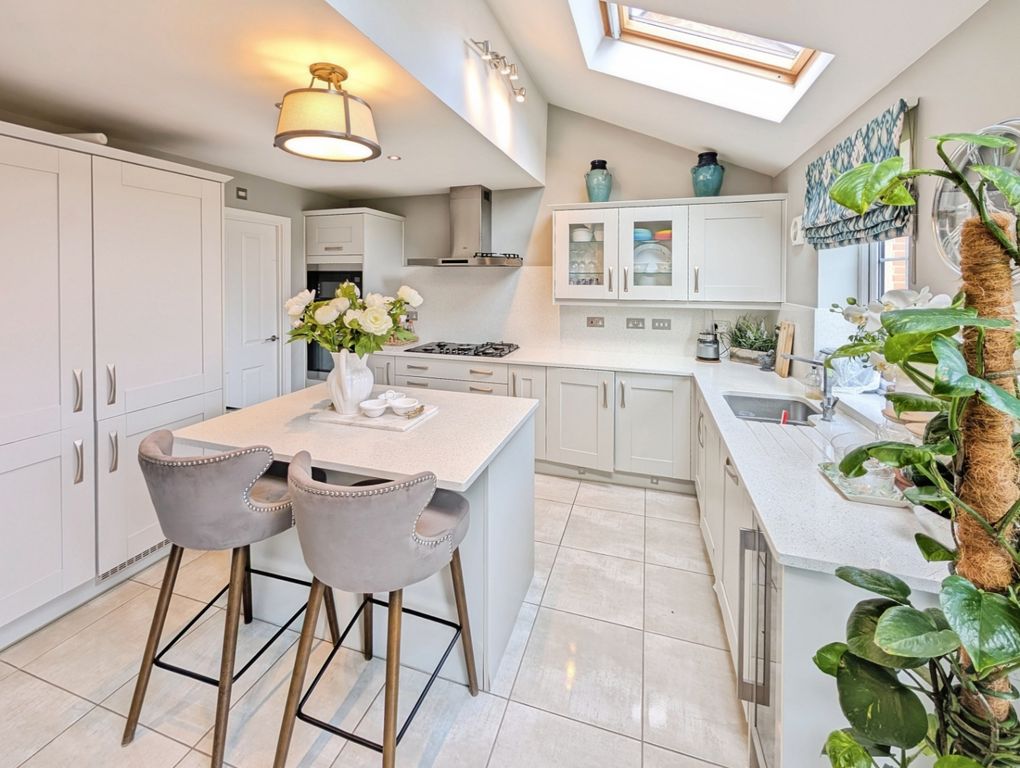 Property photo 3 of 25 Pbox-Kitchen-341414.Jpg