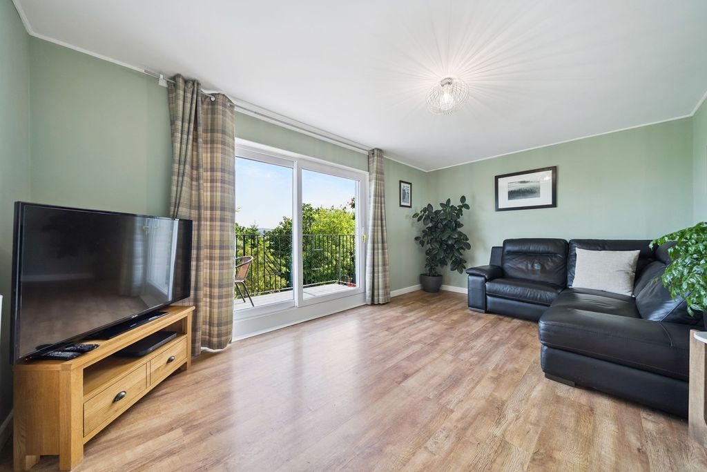 Property photo 3 of 36