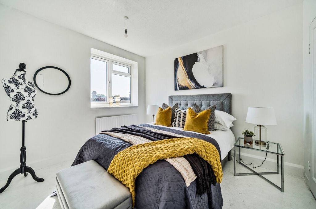 Property photo 3 of 17 1340275-20-689B0c...