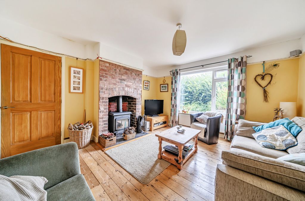 Property photo 2 of 21 Living Room