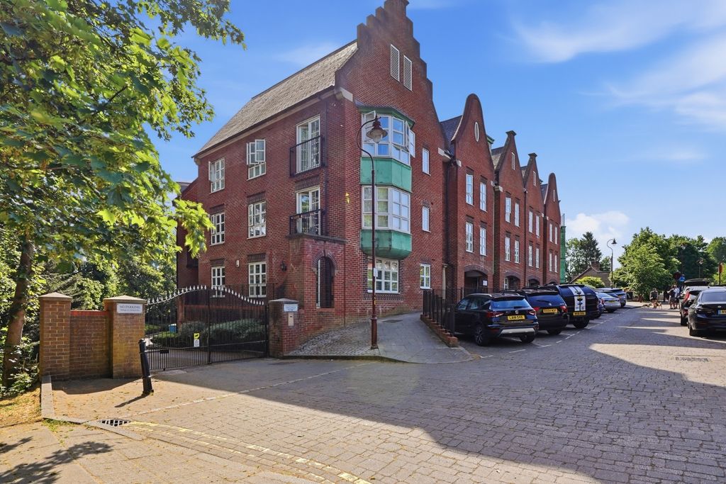 Property photo 2 of 14 5230282
