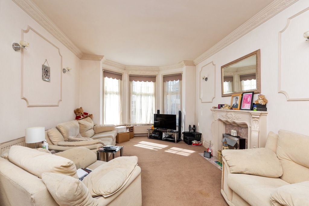 Property photo 2 of 13 3950286