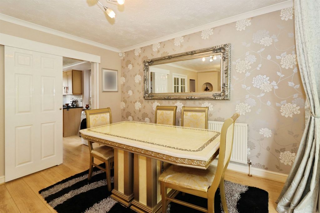 Property photo 2 of 21