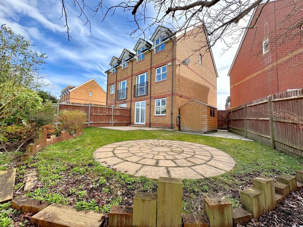 Property photo 2 of 18 Garden.Jpg