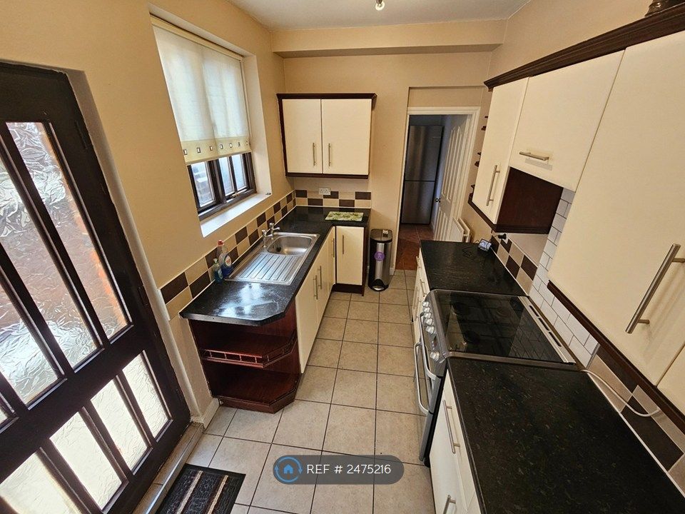 Property photo 3 of 20 Kitchen